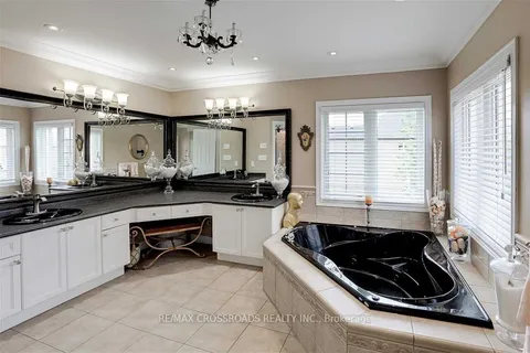 2 Mumberson Court, Markham, ON L6C 1Y4