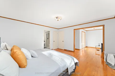 1182 Kingdale Road, Newmarket, ON L3Y 4W1