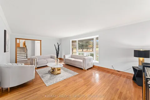 1182 Kingdale Road, Newmarket, ON L3Y 4W1