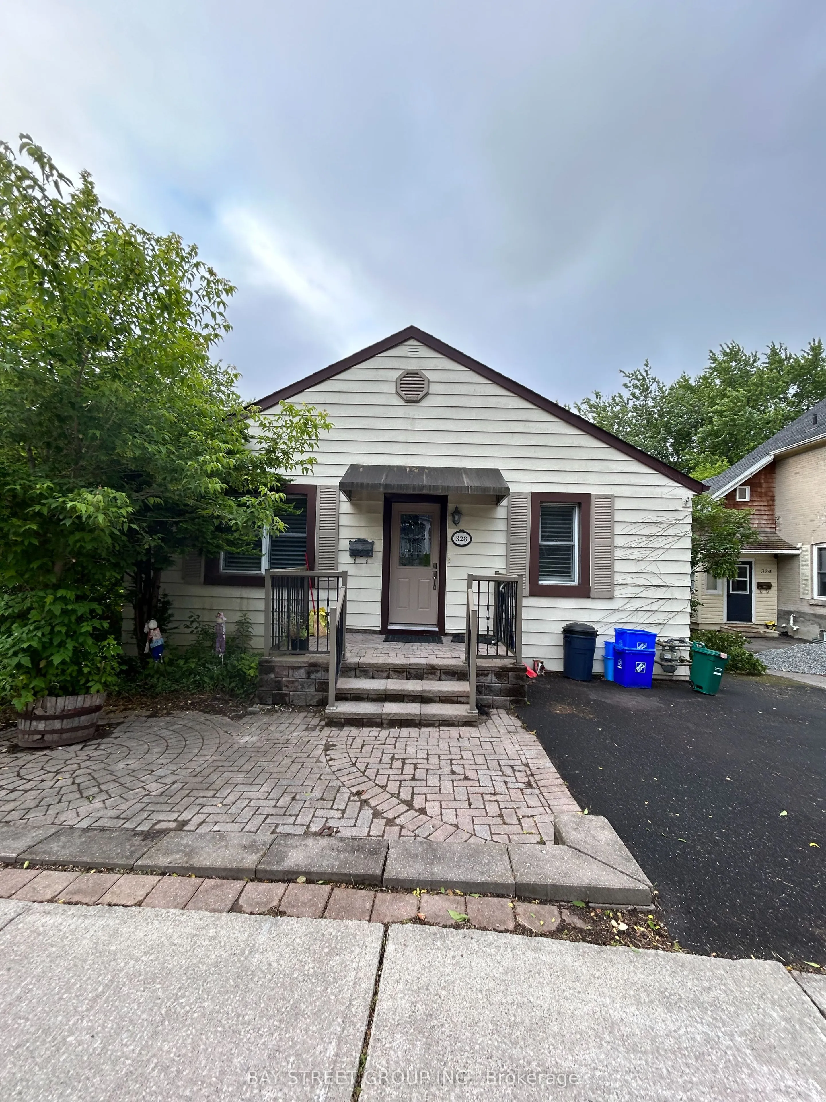 328 Andrew Street, Newmarket, ON L3Y 1H3