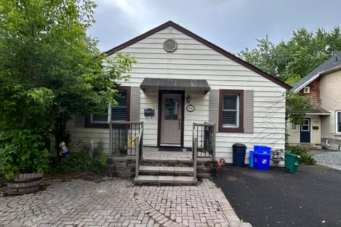 328 Andrew Street, Newmarket, ON L3Y 1H3