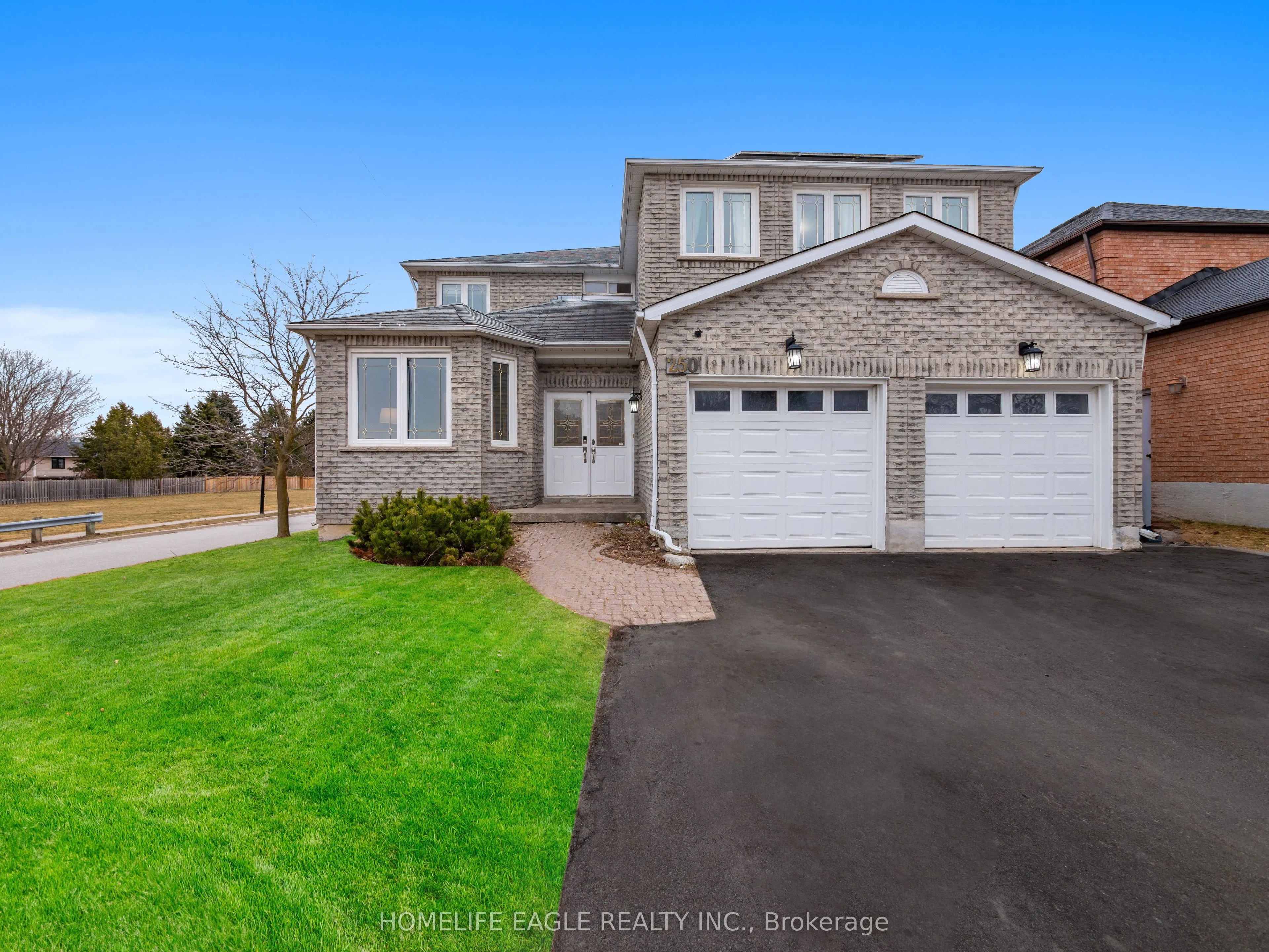 250 Alex Doner Drive, Newmarket, ON L3X 1A8