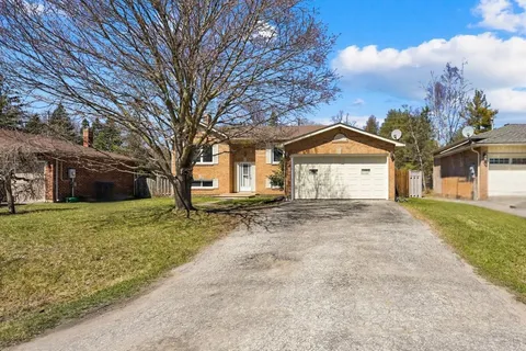 11 McCarthy Crescent, Essa, ON L3W 0J3