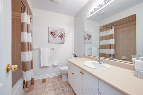 1963 Bur Oak Avenue, Markham, ON L6E 1W4