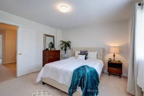 1963 Bur Oak Avenue, Markham, ON L6E 1W4