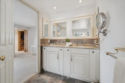 383 Wakefield Place, Newmarket, ON L3Y 6P3