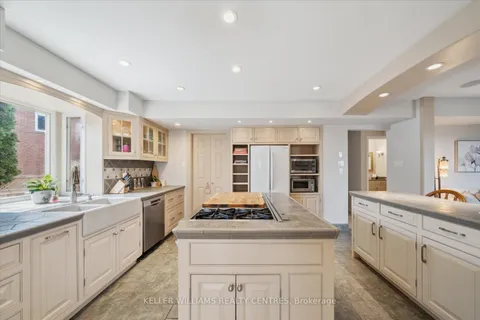 383 Wakefield Place, Newmarket, ON L3Y 6P3