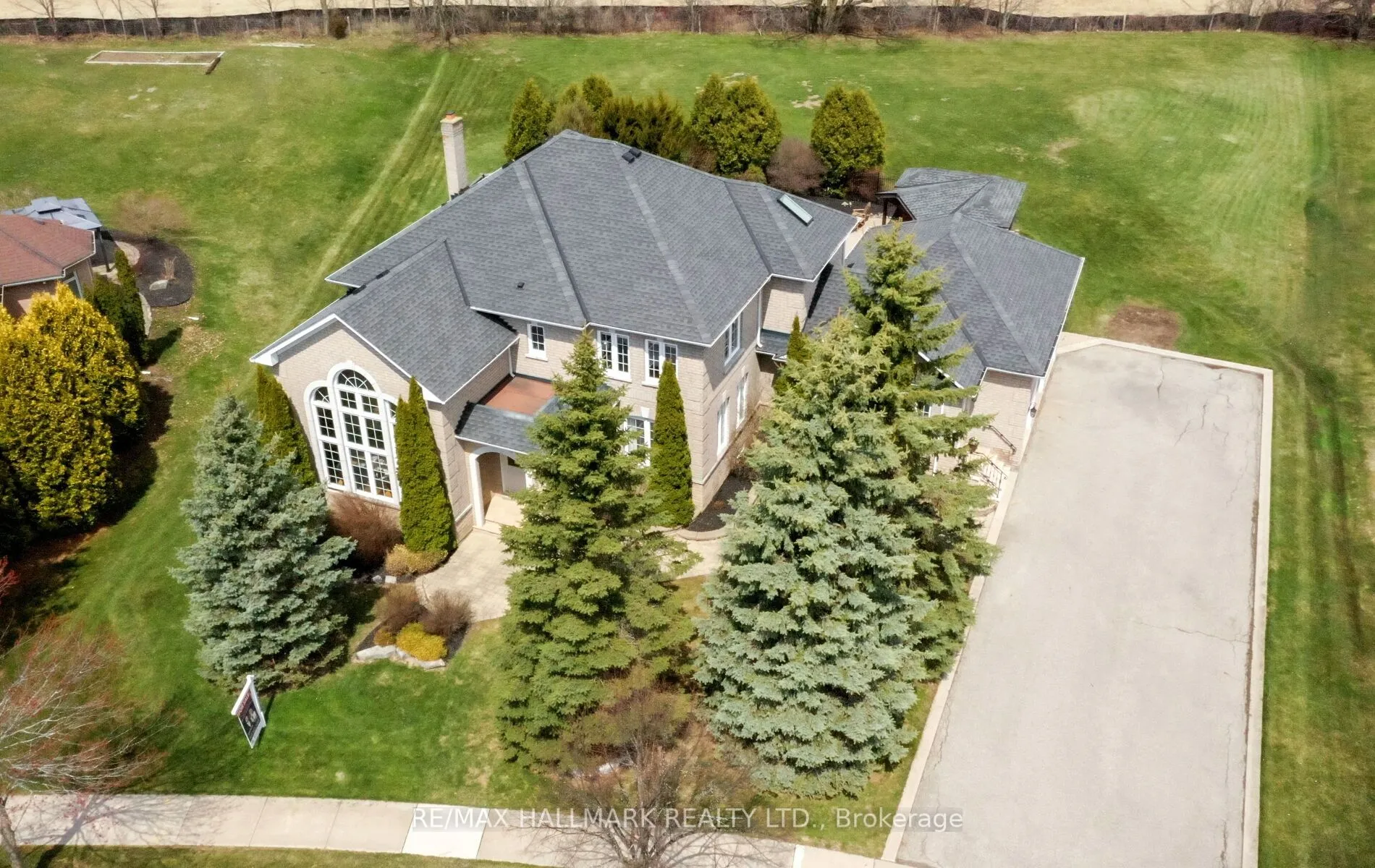 37 Witherspoon Way, King, ON L0G 1N0