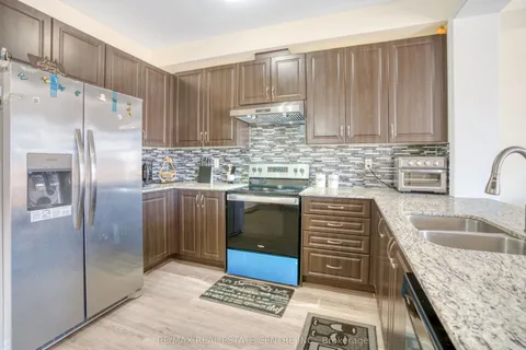 4 Westlake Crescent, Bradford West Gwillimbury, ON L3Z 4K3