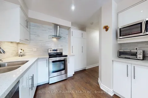 64 Roxborough Lane, Vaughan, ON L4J 4S9