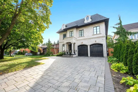 336 Pine Trees Court, Richmond Hill, ON L4C 5N4