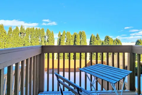 333 Flagstone Way, Newmarket, ON L3X 2R9