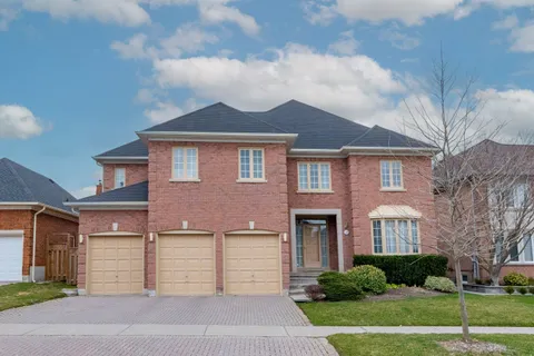 19 Alexandra Wood, Richmond Hill, ON L4B 2L1