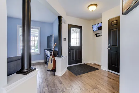 11 Reddenhurst Crescent, Georgina, ON L4P 4G1