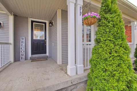 11 Reddenhurst Crescent, Georgina, ON L4P 4G1