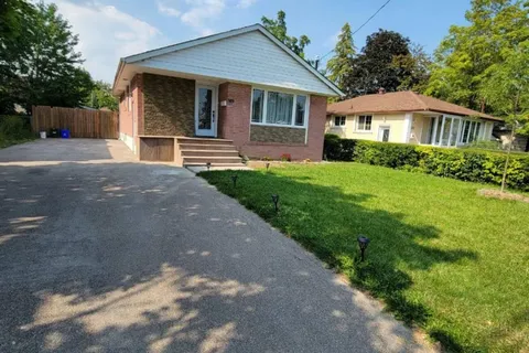 389 Taylor Mills Drive, Richmond Hill, ON L4C 2V1