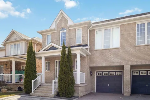 186 Gail Parks Crescent, Newmarket, ON L3X 3C2
