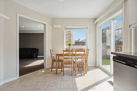 186 Gail Parks Crescent, Newmarket, ON L3X 3C2