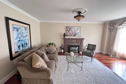 85 Marsh Harbour Court, Aurora, ON L4G 5Y8