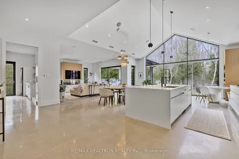 12 Morgans Road, East Gwillimbury, ON L9N 0E7