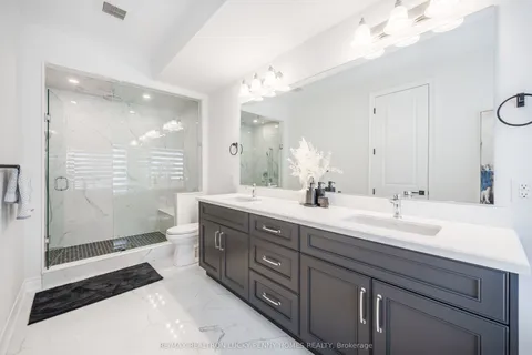 9484 Bayview Avenue, Richmond Hill, ON L4C 4L8
