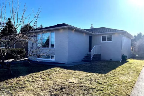 24 Collins Crescent, Aurora, ON L4G 2W2