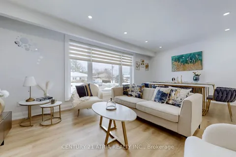 24 Collins Crescent, Aurora, ON L4G 2W2