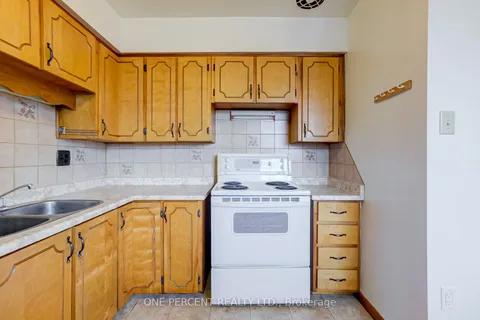 185 Penn Avenue, Newmarket, ON L3Y 2S4