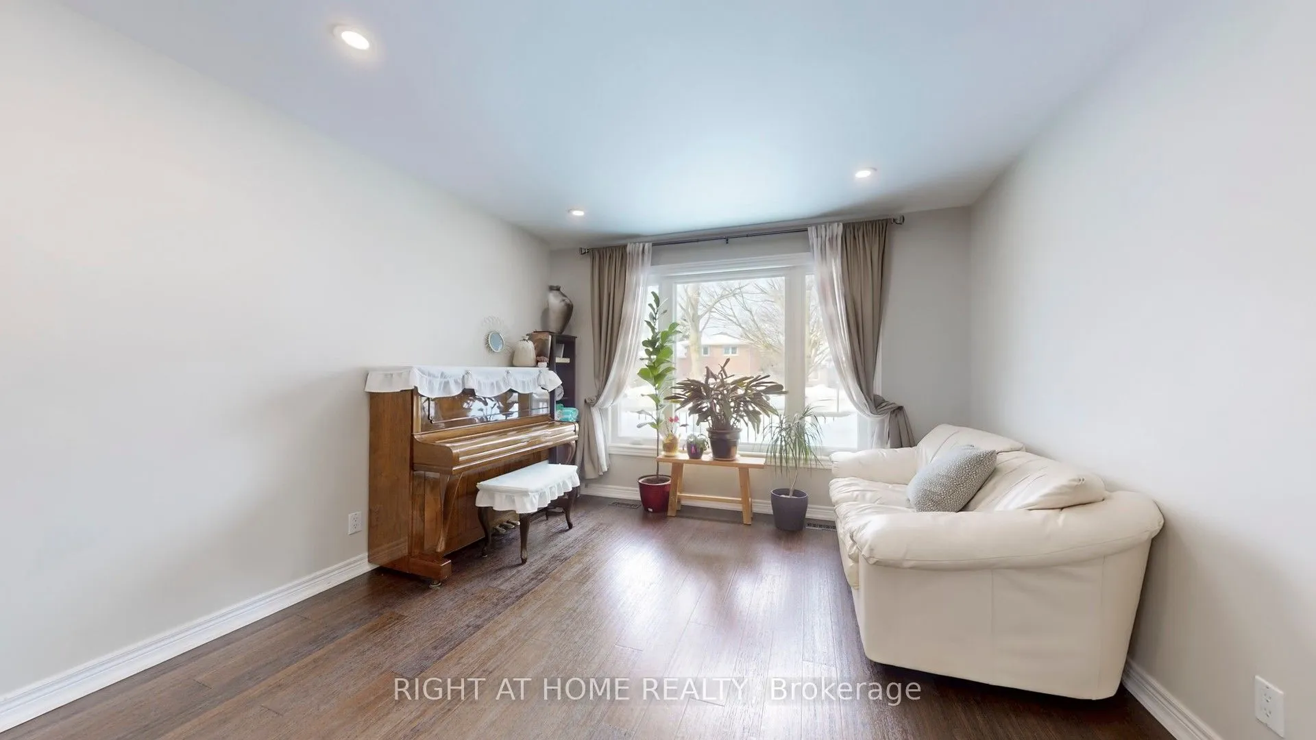 199 Biscayne Boulevard, Georgina, ON L4P 3L5