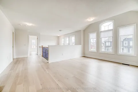 105 Kingknoll Crescent, Georgina, ON L4P 0H8