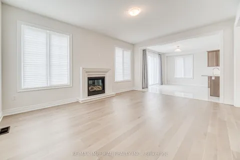 105 Kingknoll Crescent, Georgina, ON L4P 0H8