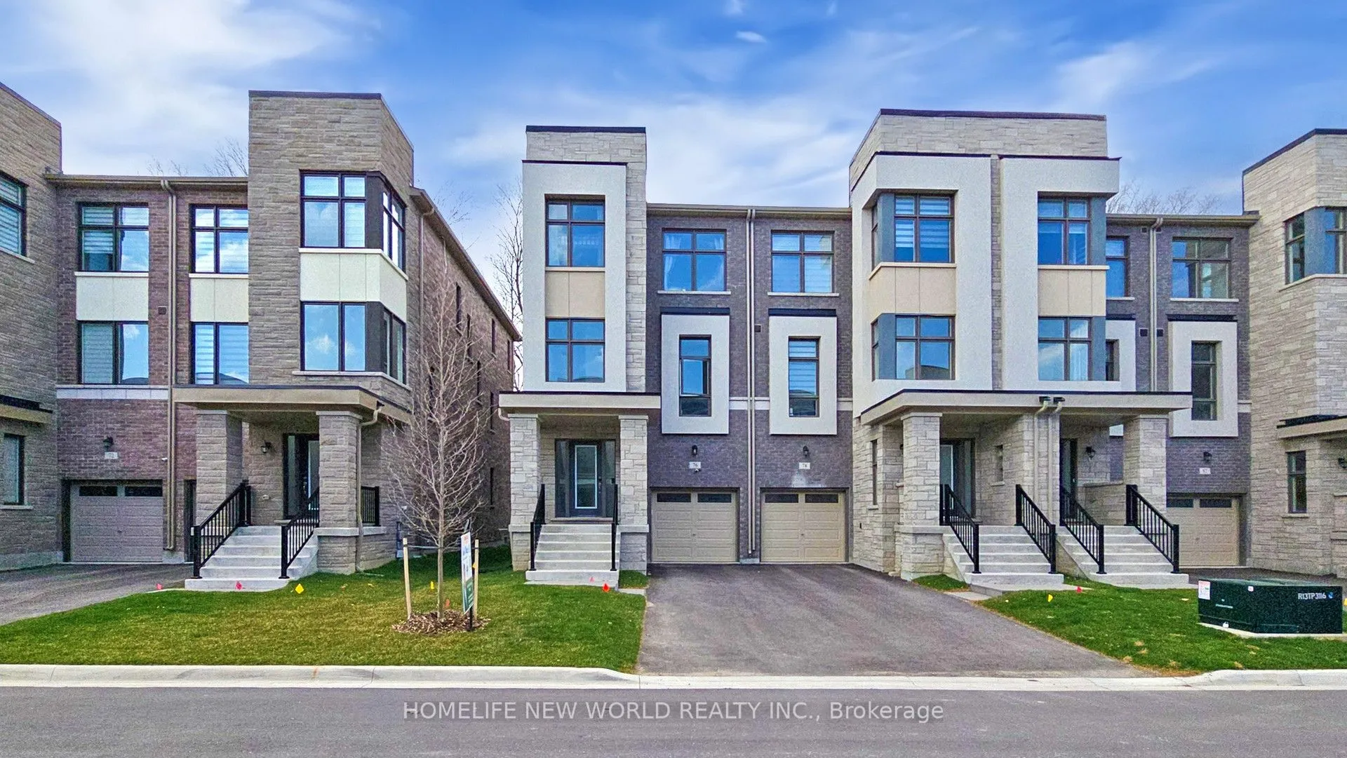 76 Puisaya Drive, Richmond Hill, ON L4E 1L2