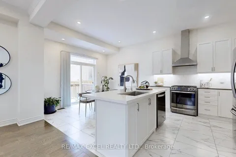 42 Robert Baldwin Boulevard, East Gwillimbury, ON L9N 0R4
