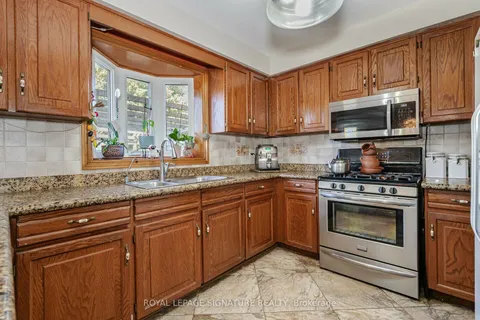 100 Gas Light Crescent, Vaughan, ON L4L 8G1