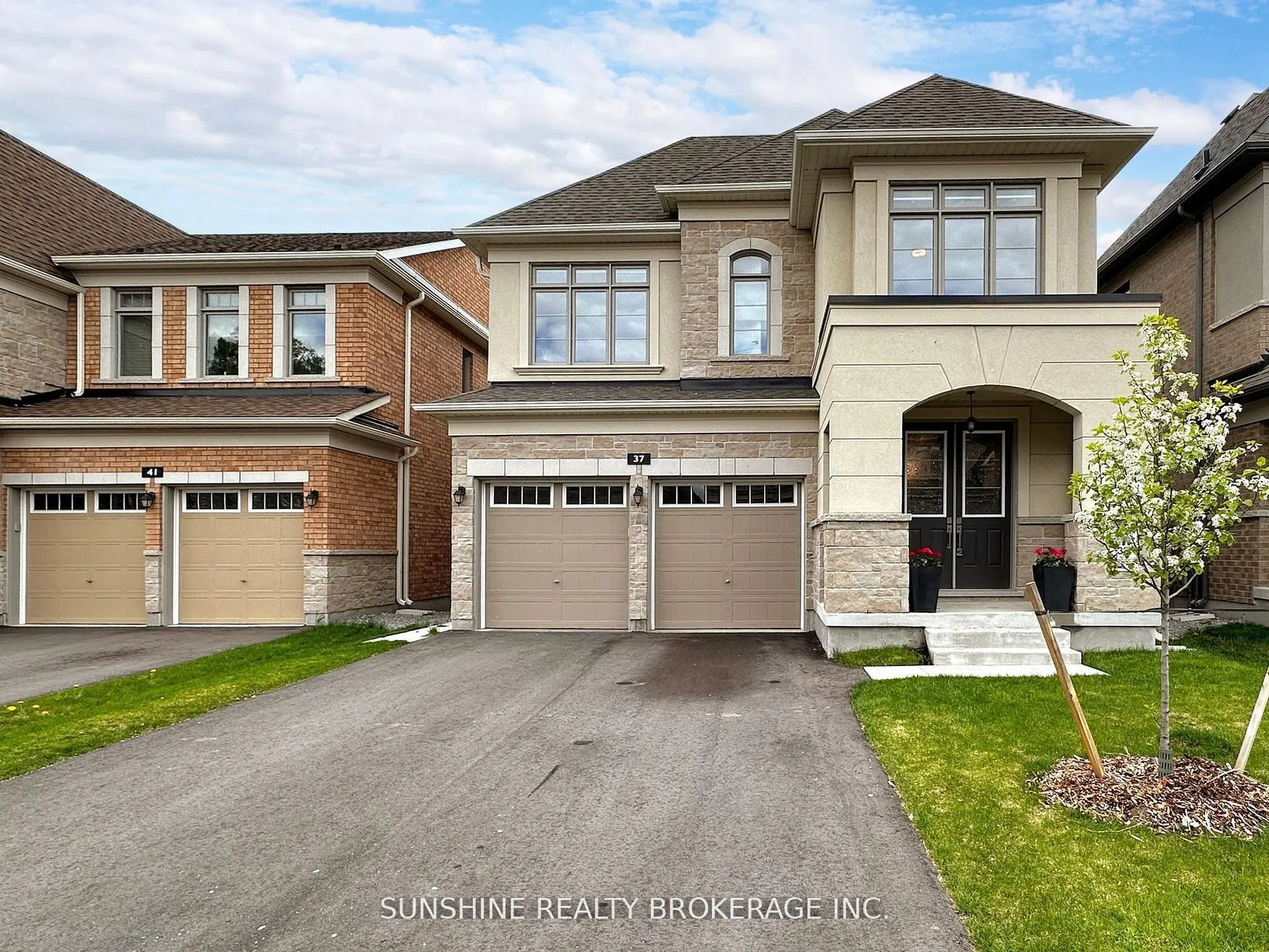 37 Sikura Circle, Aurora, ON L4G 3Y8