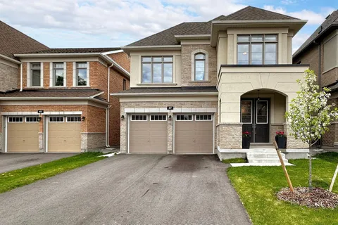 37 Sikura Circle, Aurora, ON L4G 3Y8