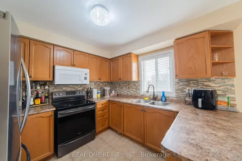 499 Jim Barber Court, Newmarket, ON L3Y 9E6