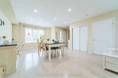499 Jim Barber Court, Newmarket, ON L3Y 9E6