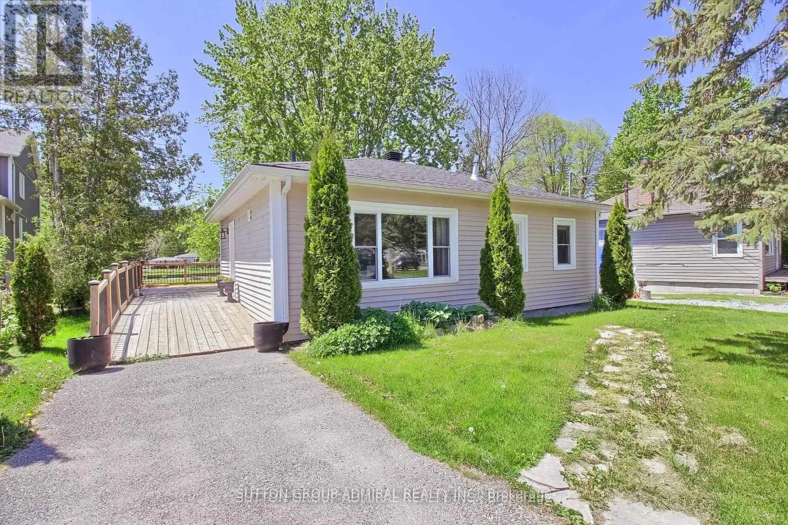 40 Isle Vista Drive, Georgina, ON L0E 1N0
