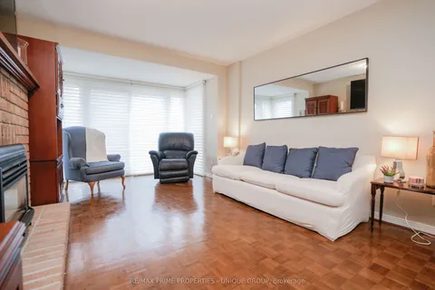 9 Longwater Chase, Markham, ON L3R 4A1