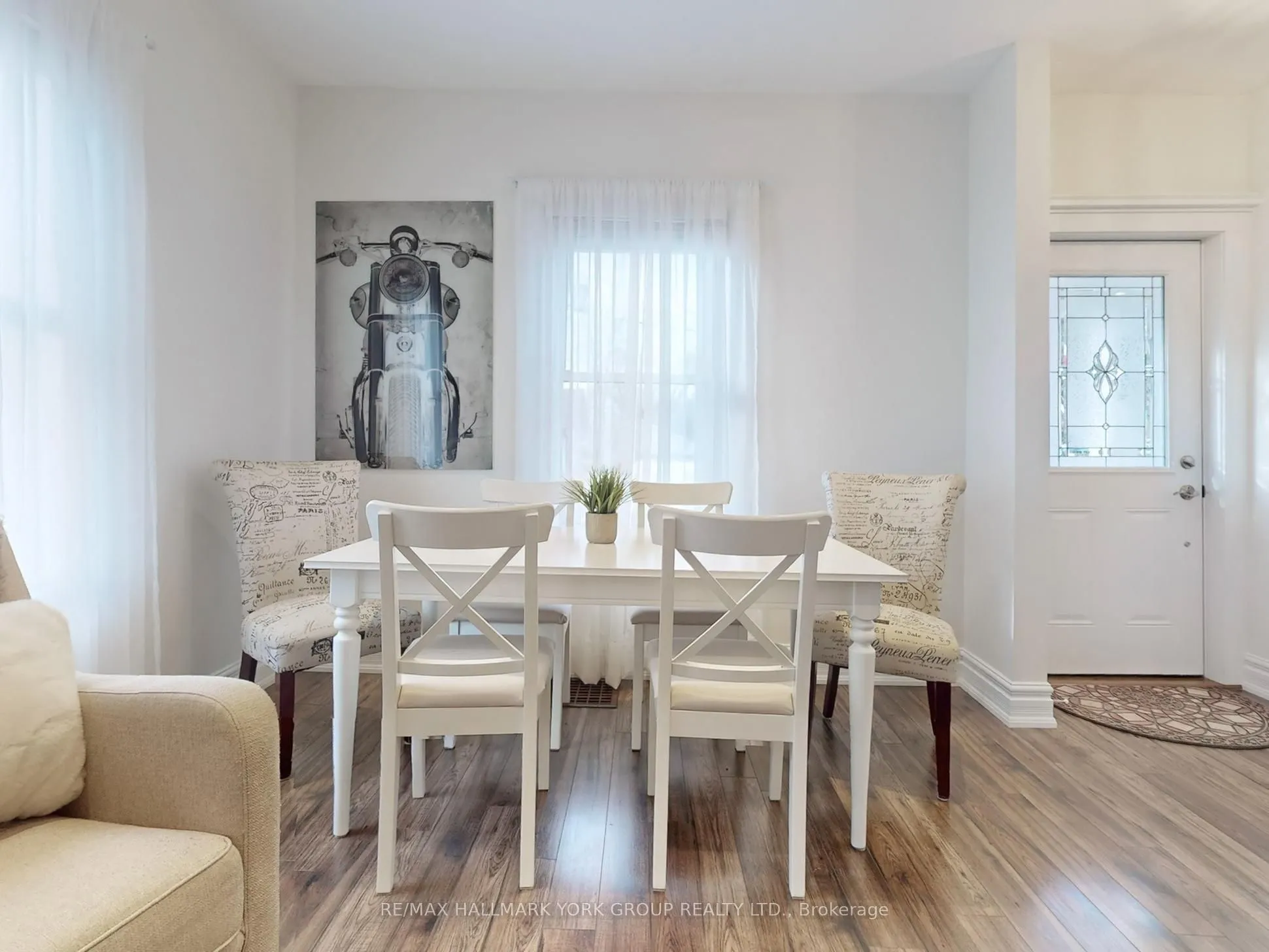 21 Irwin Avenue, Aurora, ON L4G 3G1