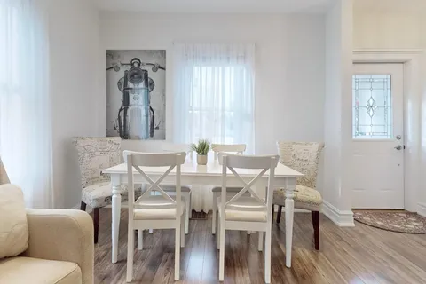 21 Irwin Avenue, Aurora, ON L4G 3G1