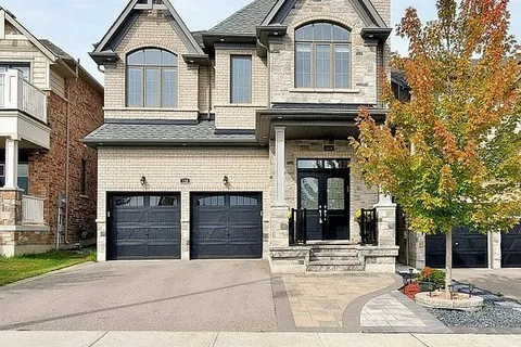 138 Chessington Avenue, East Gwillimbury, ON L9R 0R6