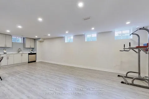 138 Chessington Avenue, East Gwillimbury, ON L9R 0R6