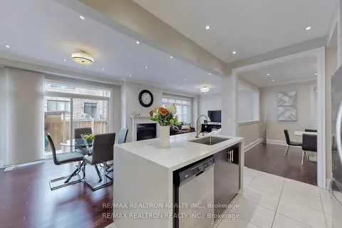 138 Chessington Avenue, East Gwillimbury, ON L9R 0R6