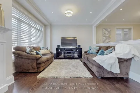 138 Chessington Avenue, East Gwillimbury, ON L9R 0R6