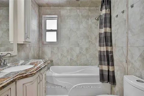 243 Harrygan Crescent, Richmond Hill, ON L4C 4J2