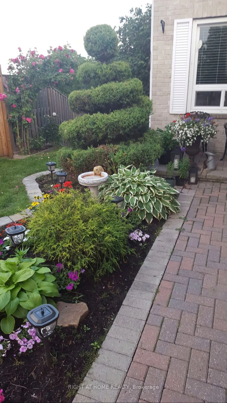 39 Aranka Court, Richmond Hill, ON L4C 7V2