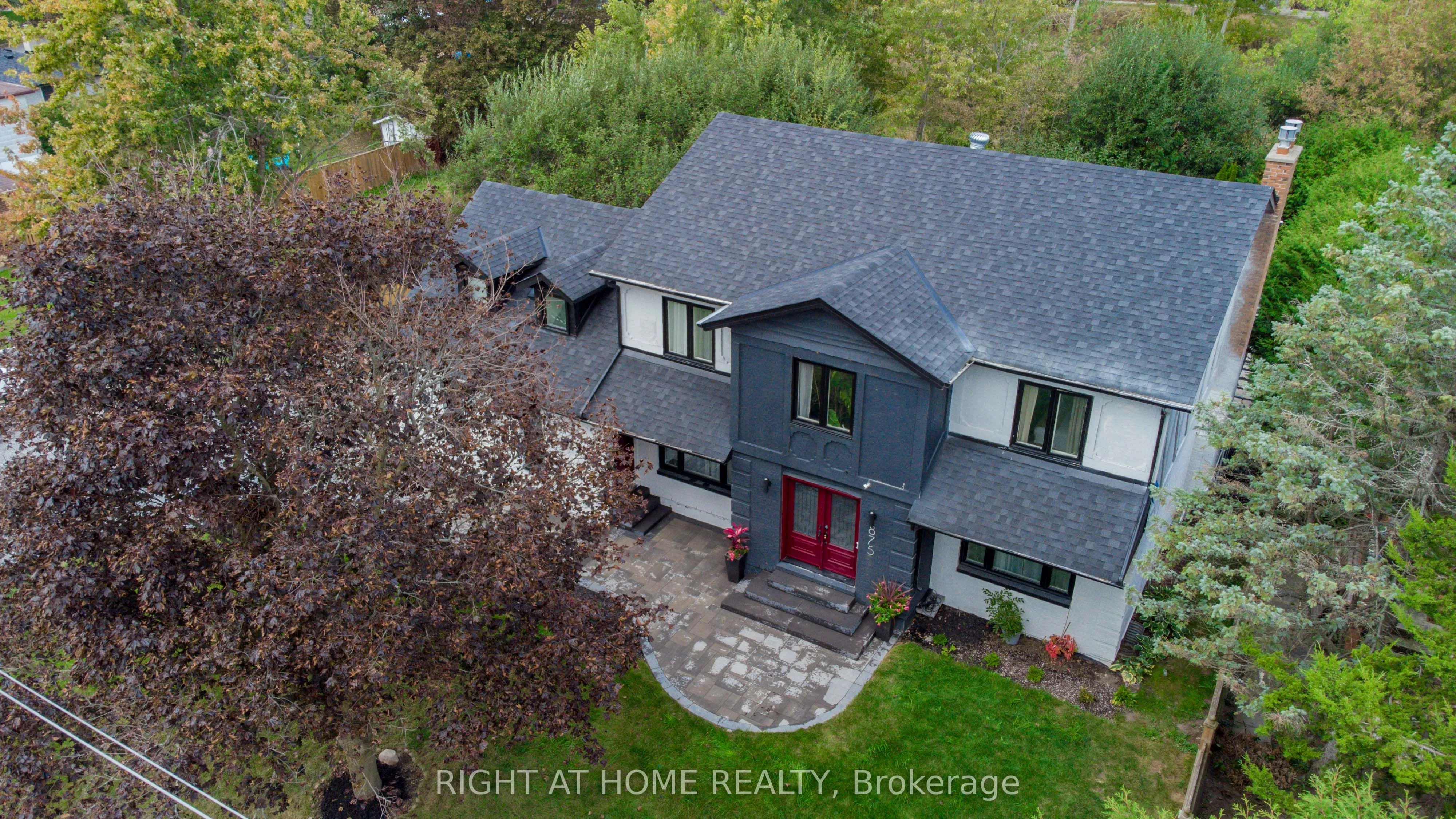875 Srigley Street, Newmarket, ON L3Y 1Y2