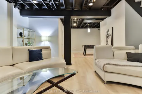 875 Srigley Street, Newmarket, ON L3Y 1Y2